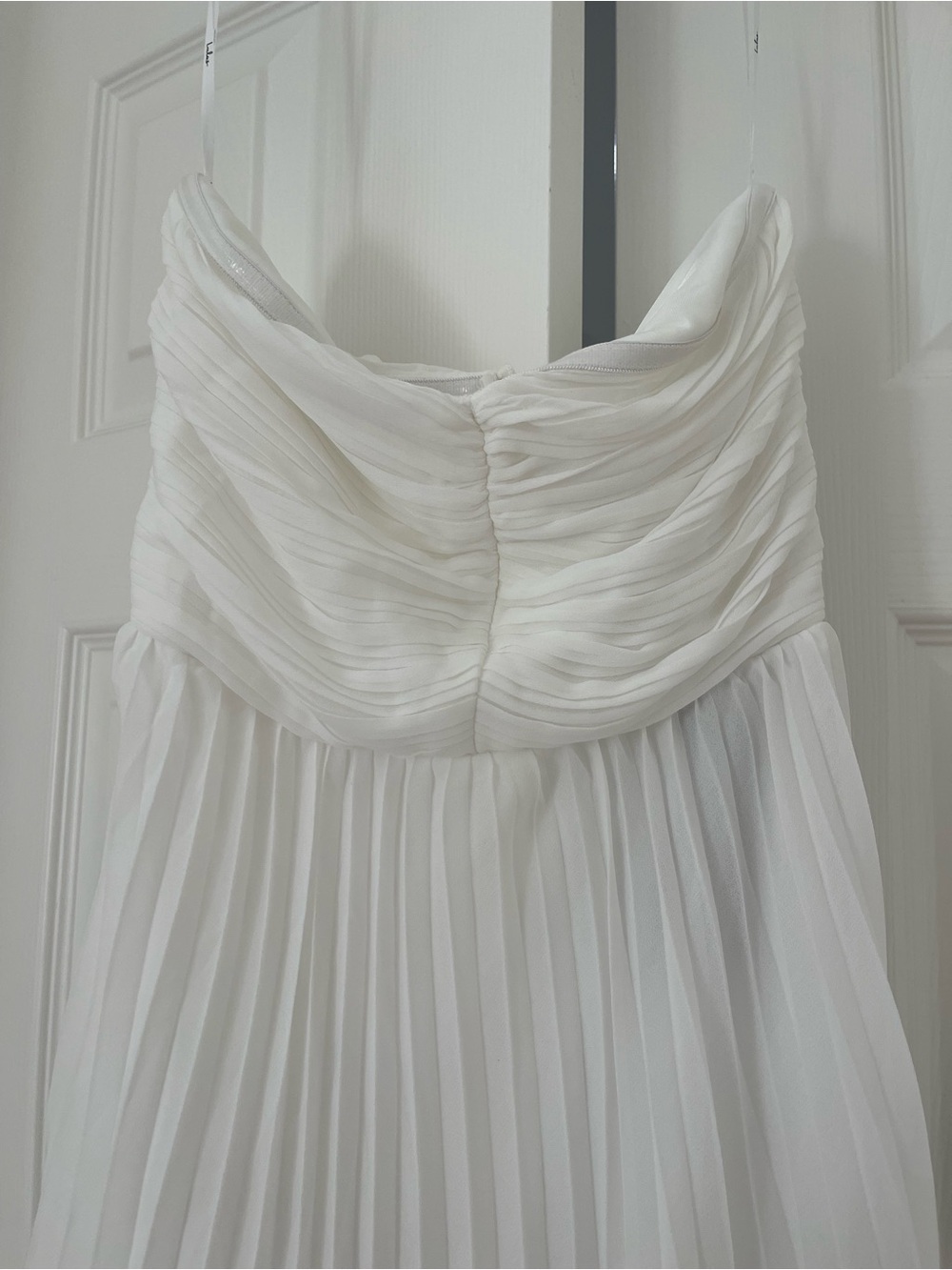 Elegant White Layered Pleated Brand New Women’s Dress - Picture 3 of 5